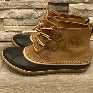 SOREL-Women’s Out ‘N About Leather Winter Boot.